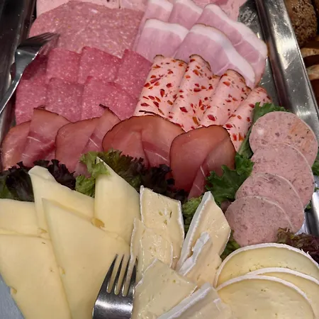 מלון Metzgerei Herbst בסיגהיים